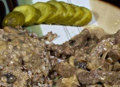 Бефстроганов с грибами и сливками Бефстроганов с грибами и сливками