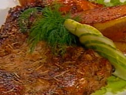 Свинина под соусом из “камамбера“ Свинина под соусом из “камамбера“