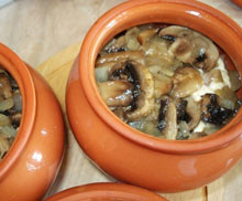 Мясо в горшочке с картофелем и сыром Мясо в горшочке с картофелем и сыром